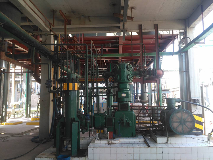 全國(guó)首臺(tái)套大排量往復(fù)式中高壓氯化氫壓縮機(jī)，用于液化氯化氫氣體。